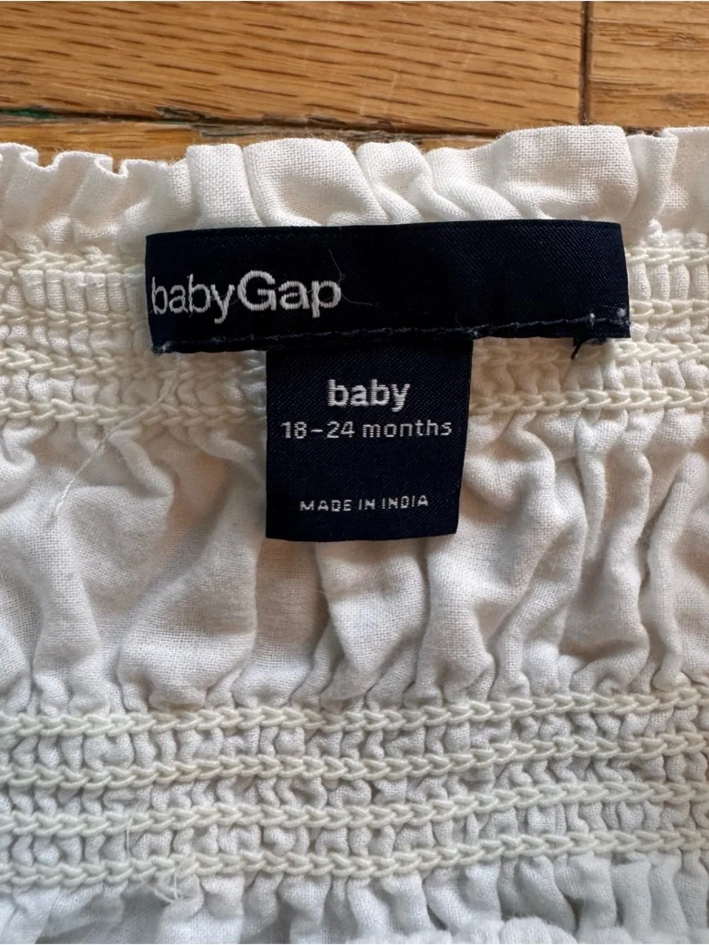 BabyGap White Embroidered Cotton Smocked Dress 18-24 Months Heart‎ Floral Boho
